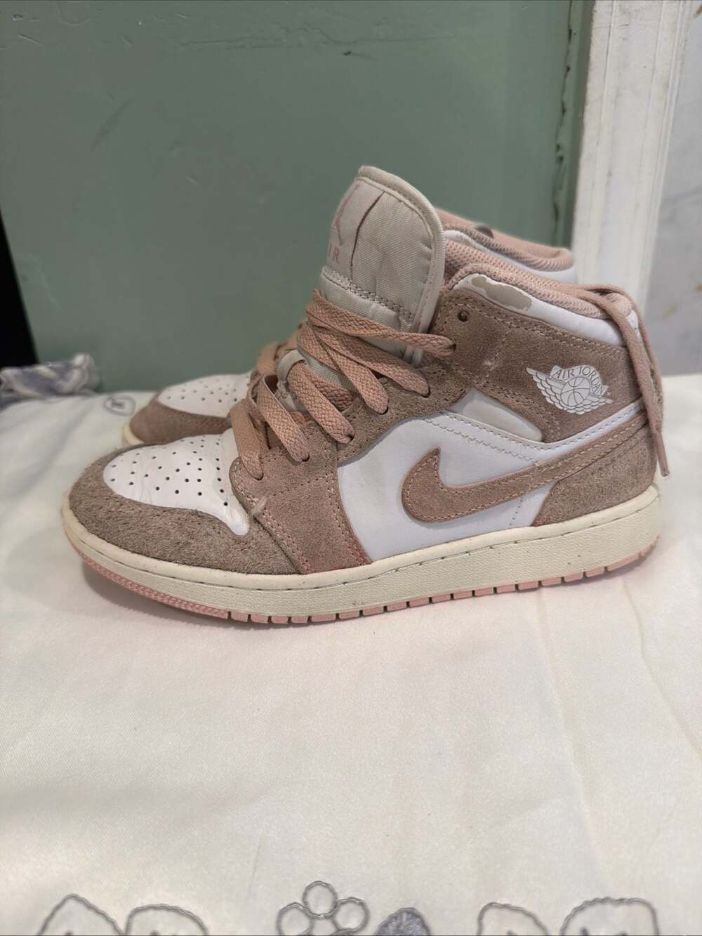 Nike Air Jordan 1 SE Mid Legend Pink/White